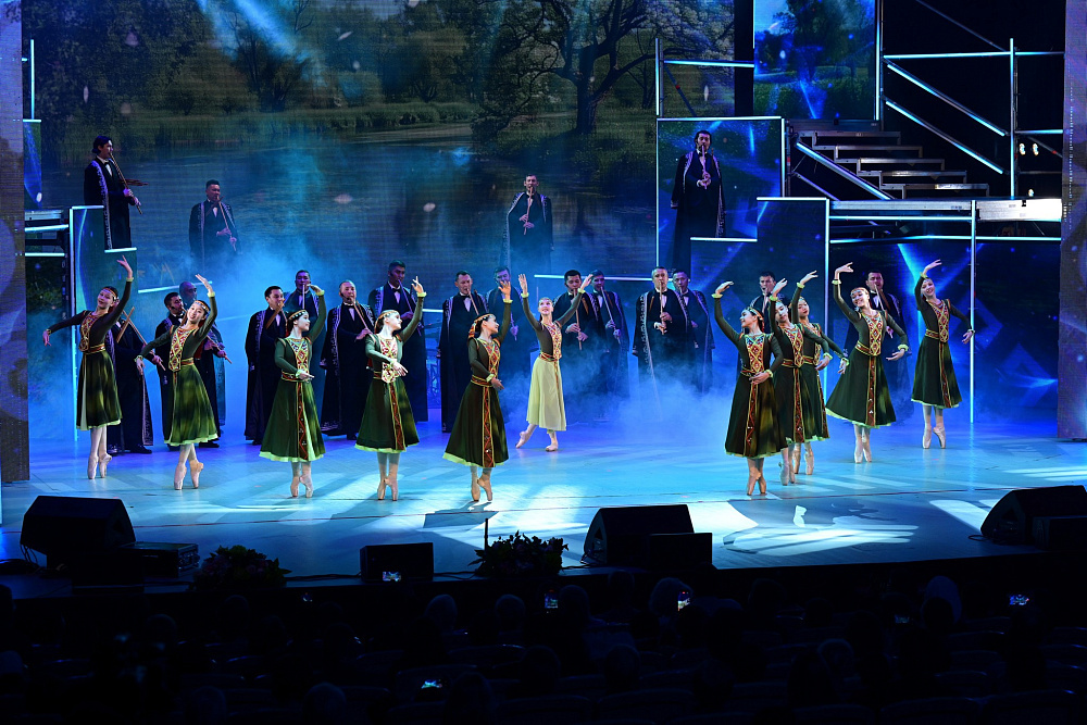 В День курая Радий Хабиров посетил концерт Государственного ансамбля кураистов