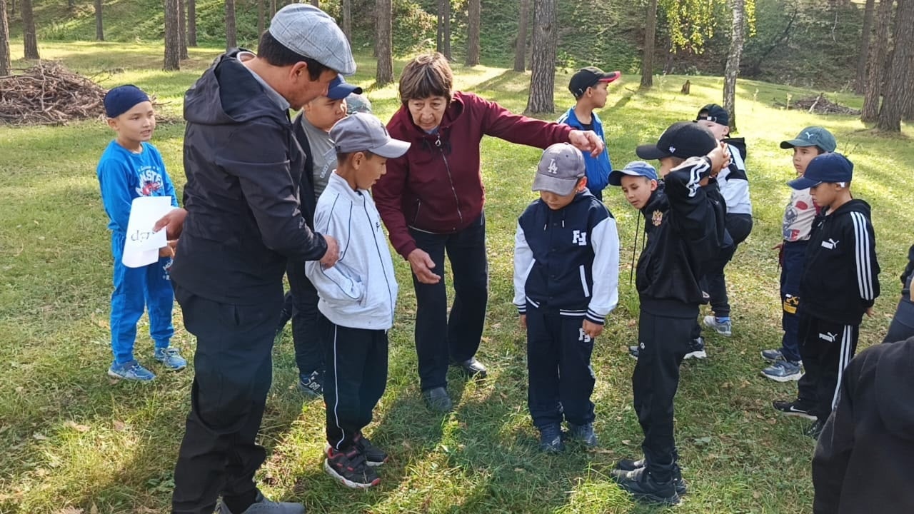 Мәктәп ата-әсәләр менән бергә...уйнай