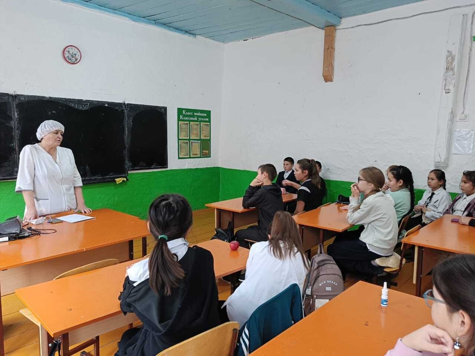 Фельдшер уҡыусылар менән профилактик әңгәмә үткәрҙе