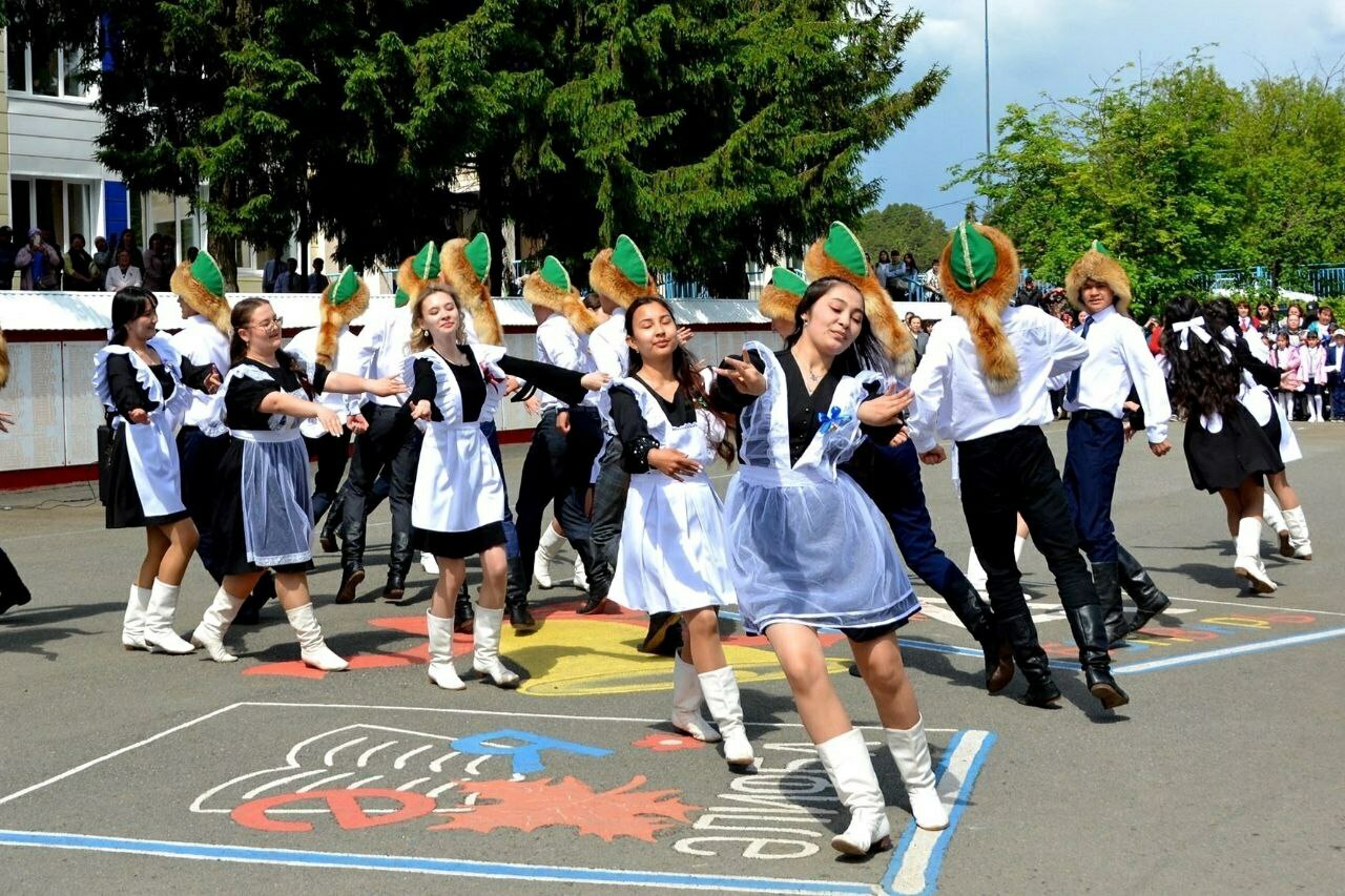 “Ҡыҫып һөйҙөң, белем бирҙең...”