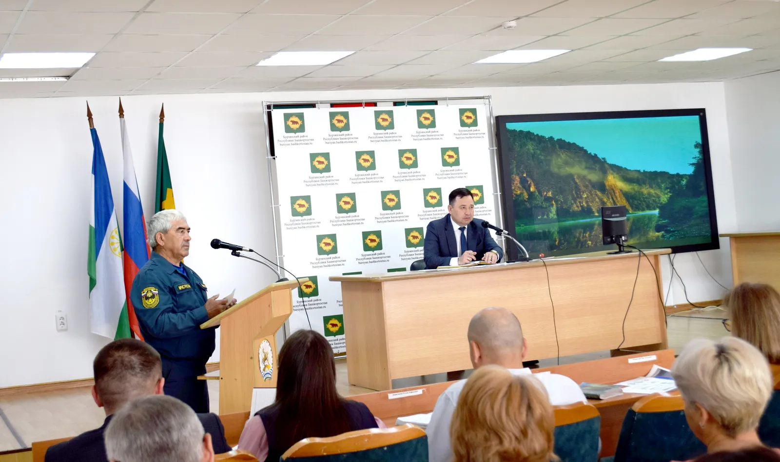 Район хакимиәтендә кадрҙар үҙгәреше, янғын, юлдар...
