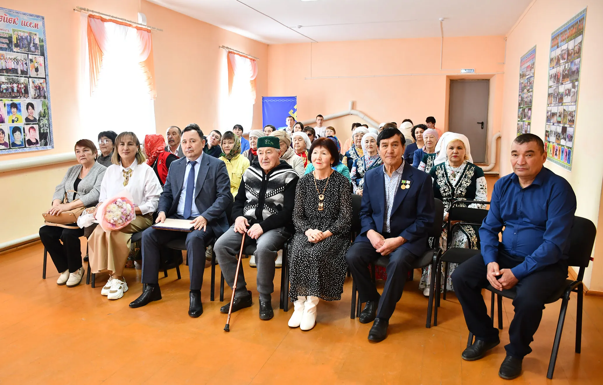 Күңелендә шиғыр, моң ғына...