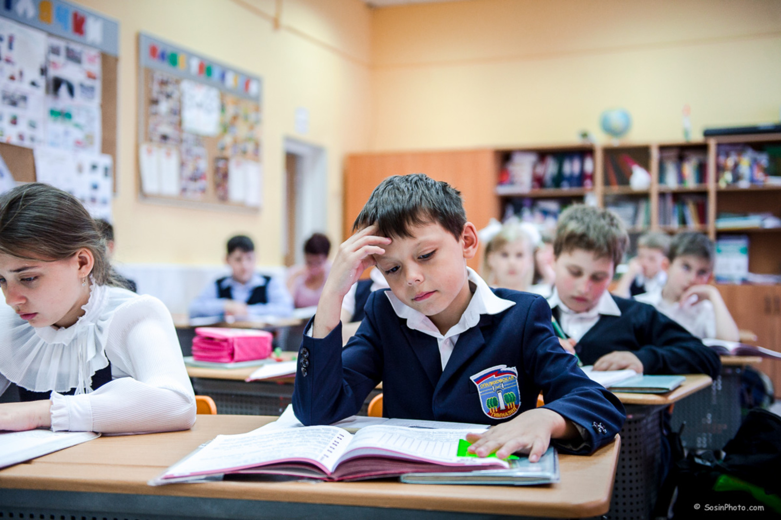 Президент России поручил сократить количество контрольных работ в школах