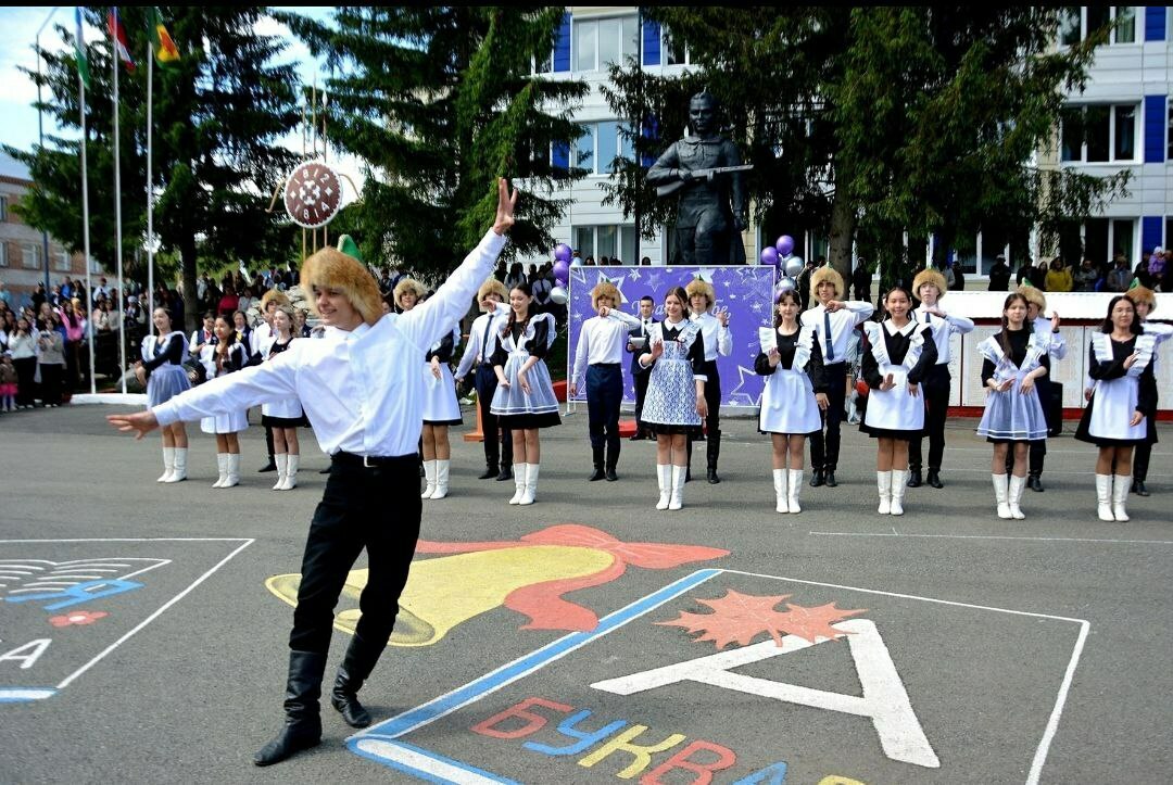 “Ҡыҫып һөйҙөң, белем бирҙең...”