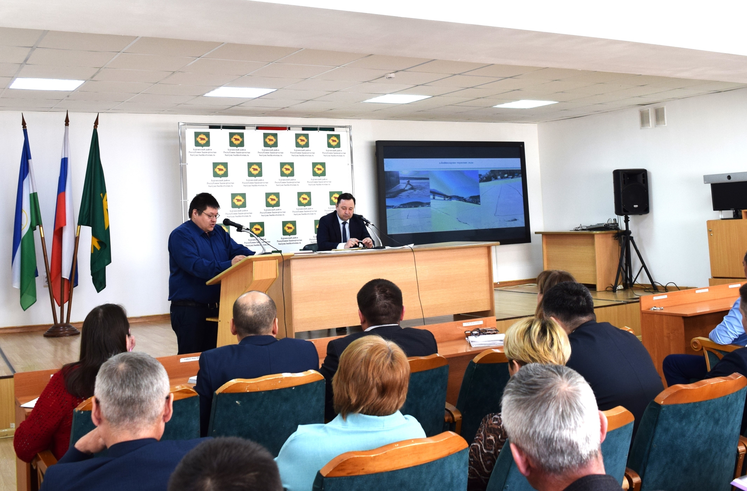 Көн ҡаҙағында – янғын, эттәр мәсьәләләре, Иҫке Монасип биләмәһенең көнитмеше