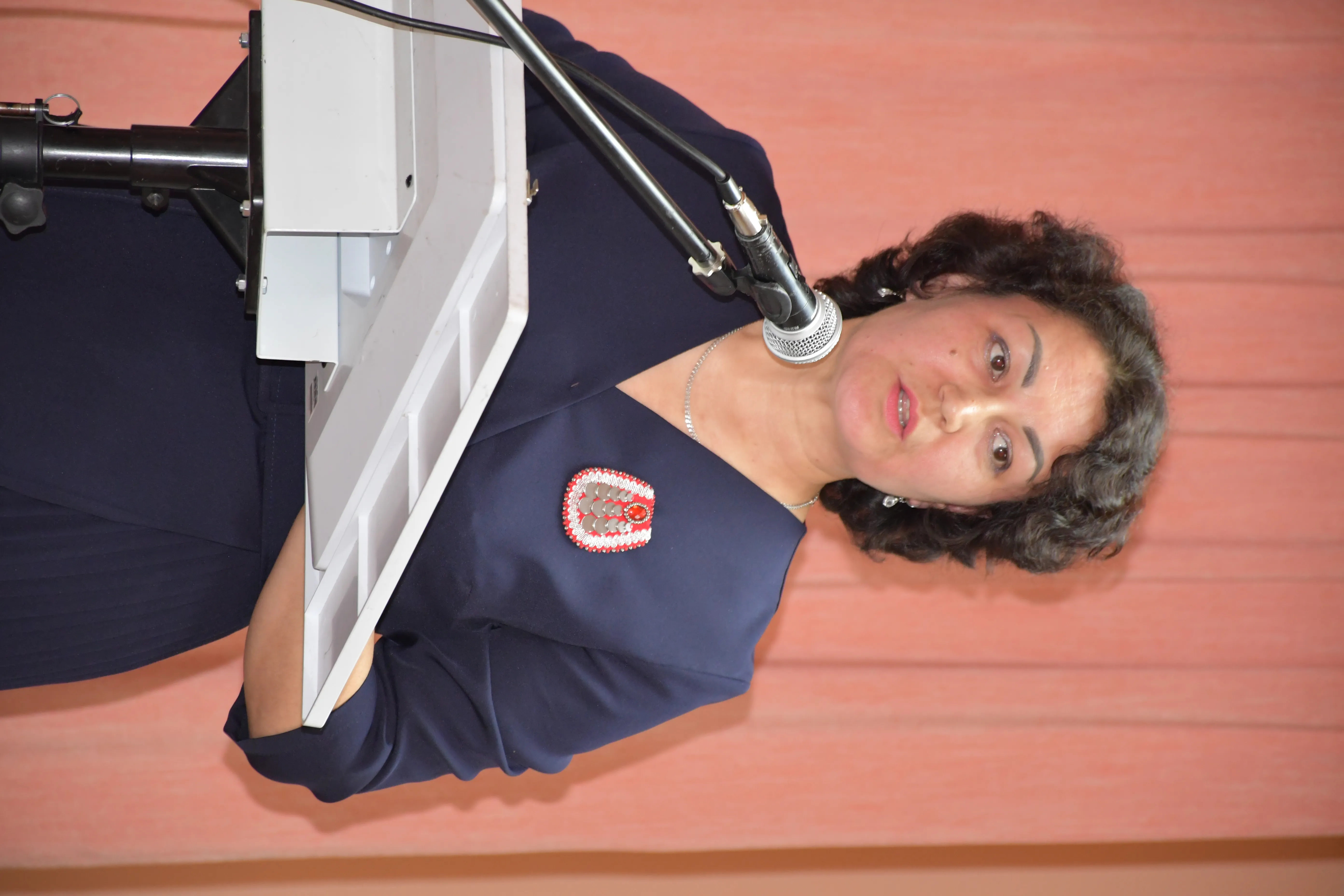 Күңелендә шиғыр, моң ғына...