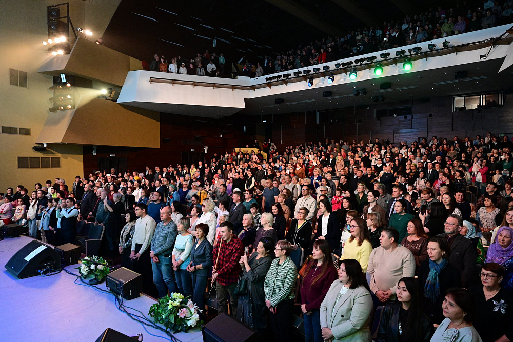 В День курая Радий Хабиров посетил концерт Государственного ансамбля кураистов