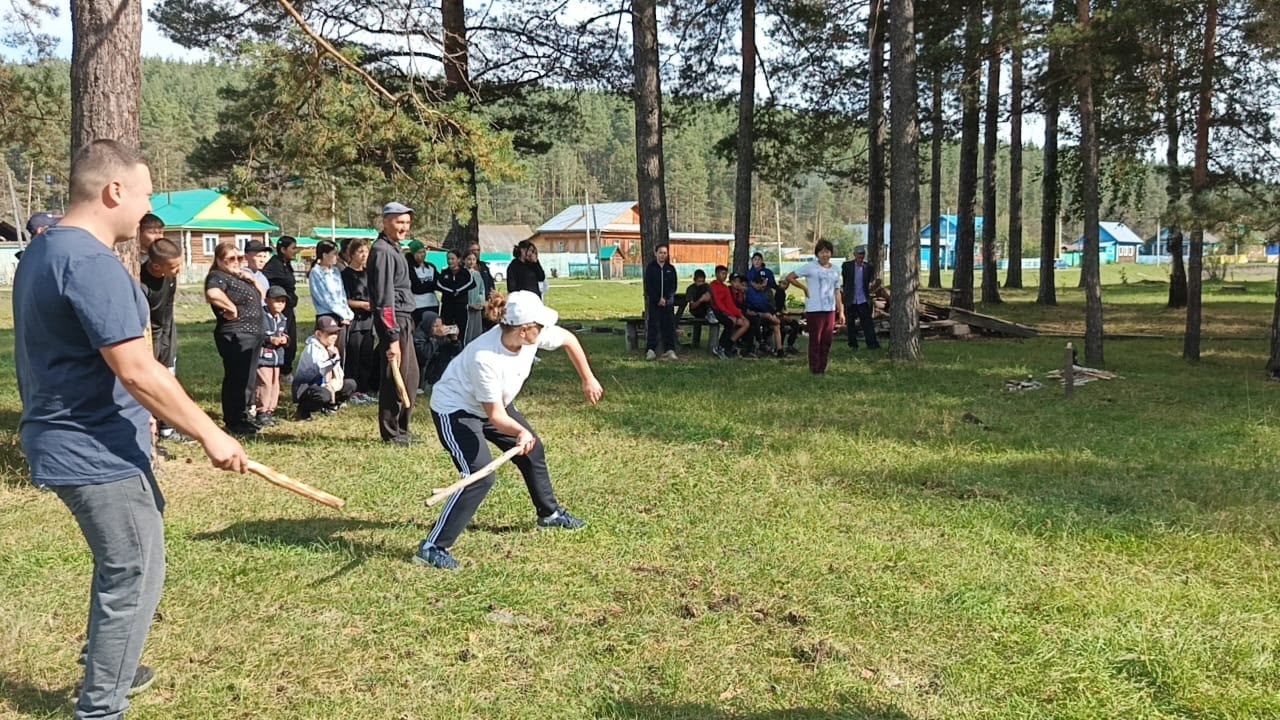 Мәктәп ата-әсәләр менән бергә...уйнай