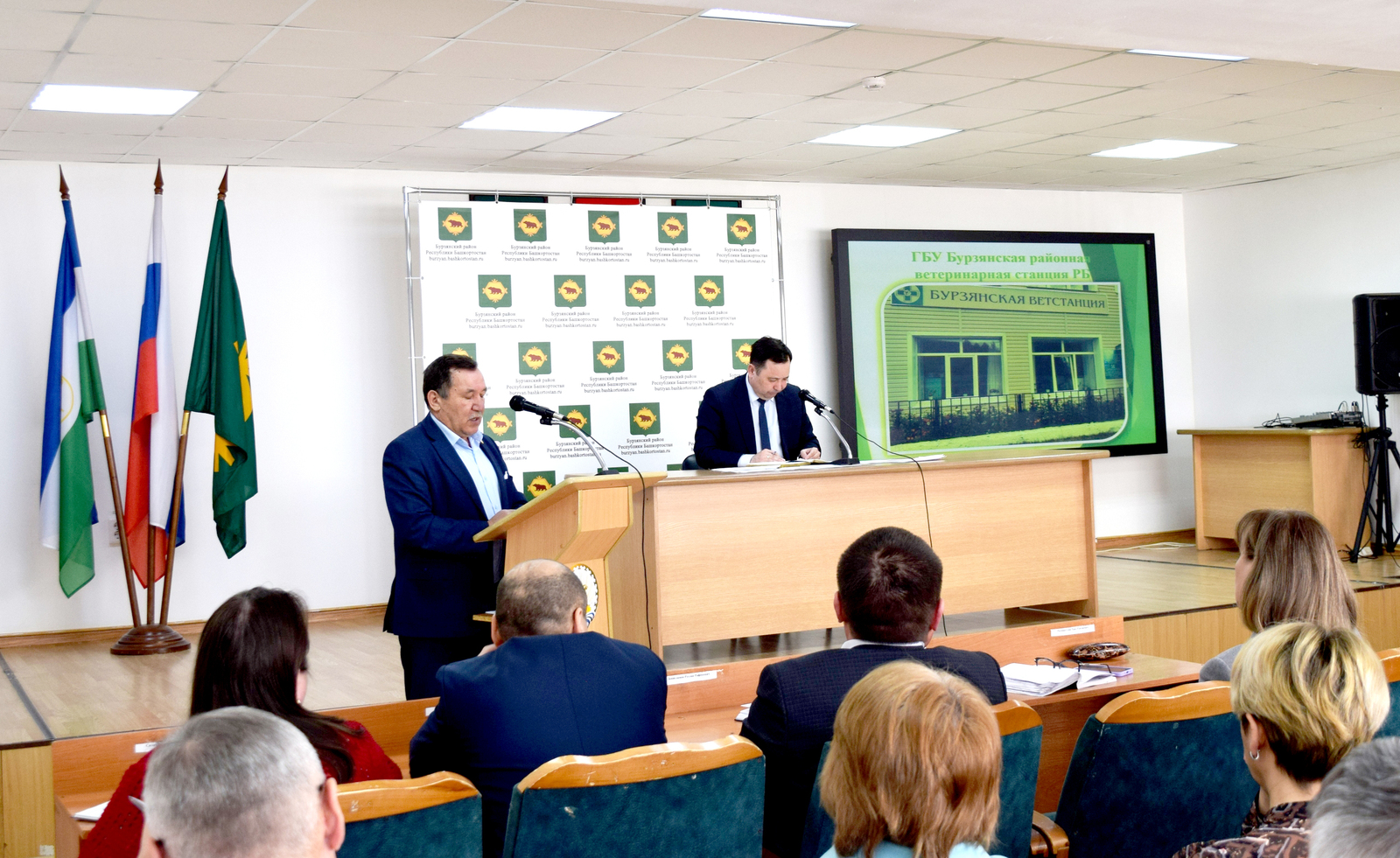 Көн ҡаҙағында – янғын, эттәр мәсьәләләре, Иҫке Монасип биләмәһенең көнитмеше