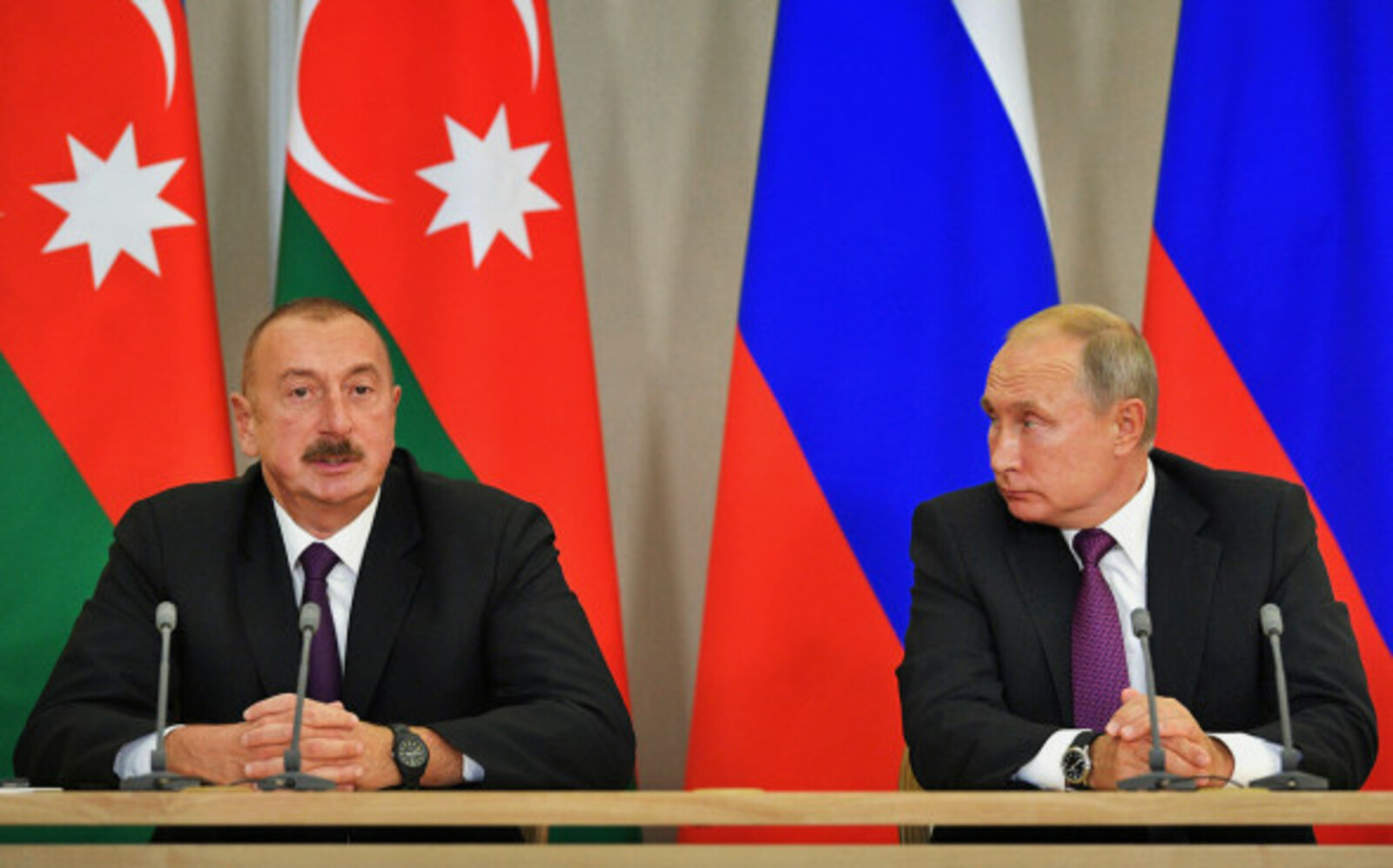 Путин и Алиев по телефону обсудили ситуацию на Украине и в Казахстане