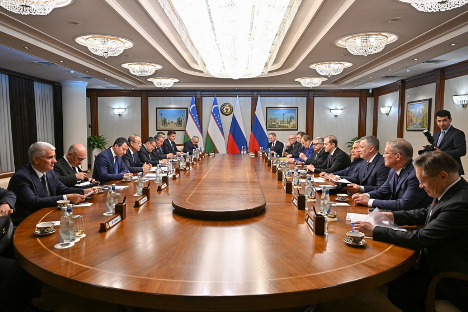 Үзбәкстан Премьер-министры Абдулла Арипов менән осрашыу