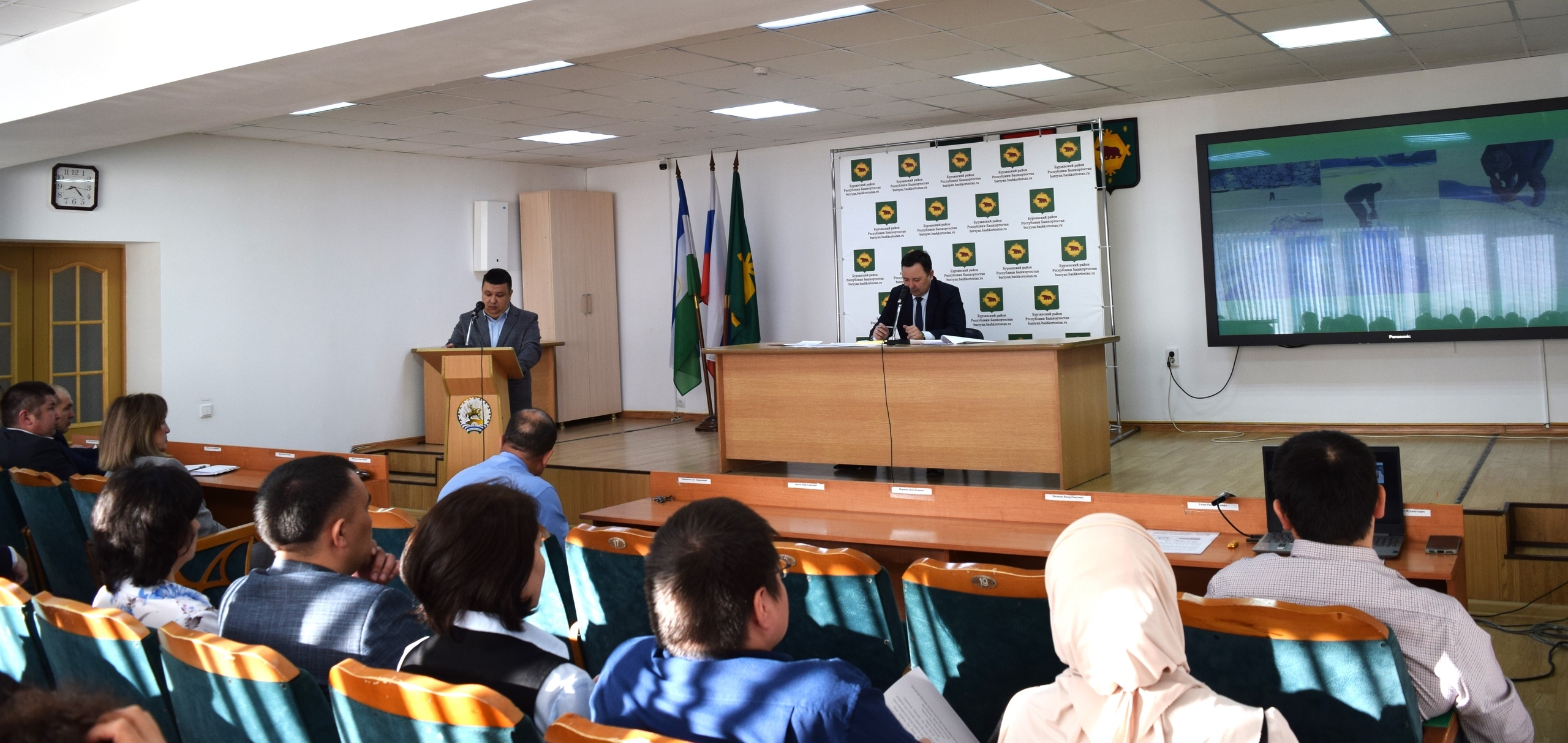 Көн ҡаҙағында – янғын, эттәр мәсьәләләре, Иҫке Монасип биләмәһенең көнитмеше