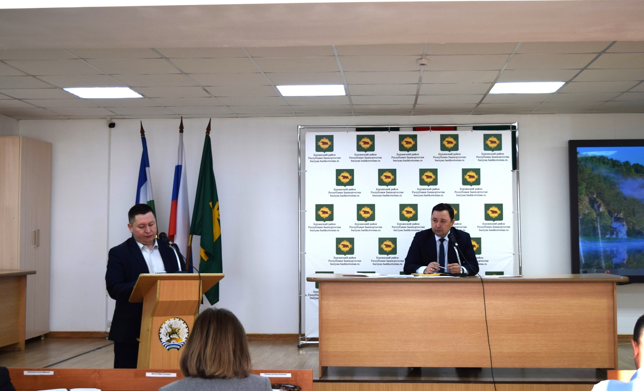 Көн ҡаҙағында – янғын, эттәр мәсьәләләре, Иҫке Монасип биләмәһенең көнитмеше