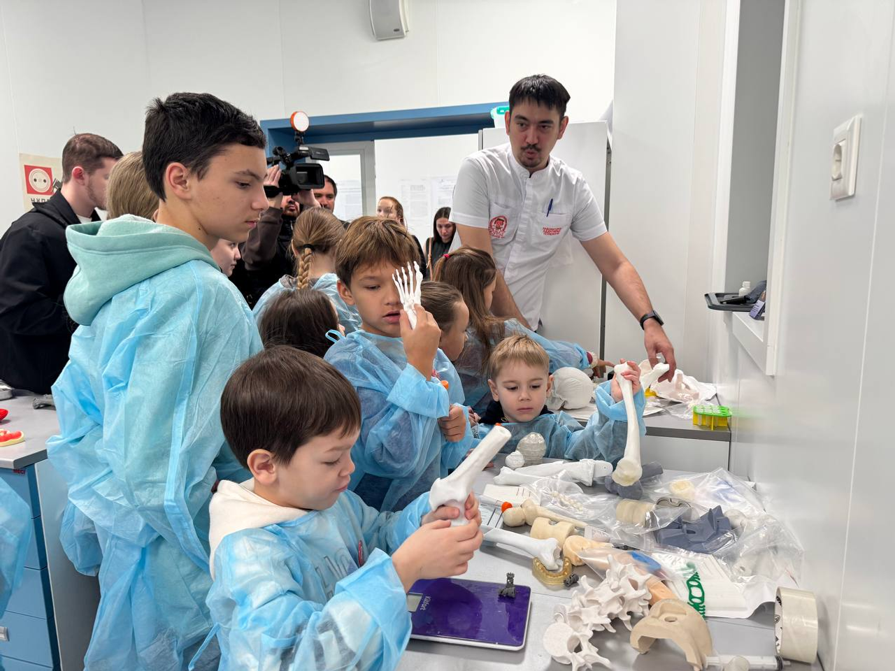 Уфимским школьникам показали лаборатории Межвузовского студенческого кампуса