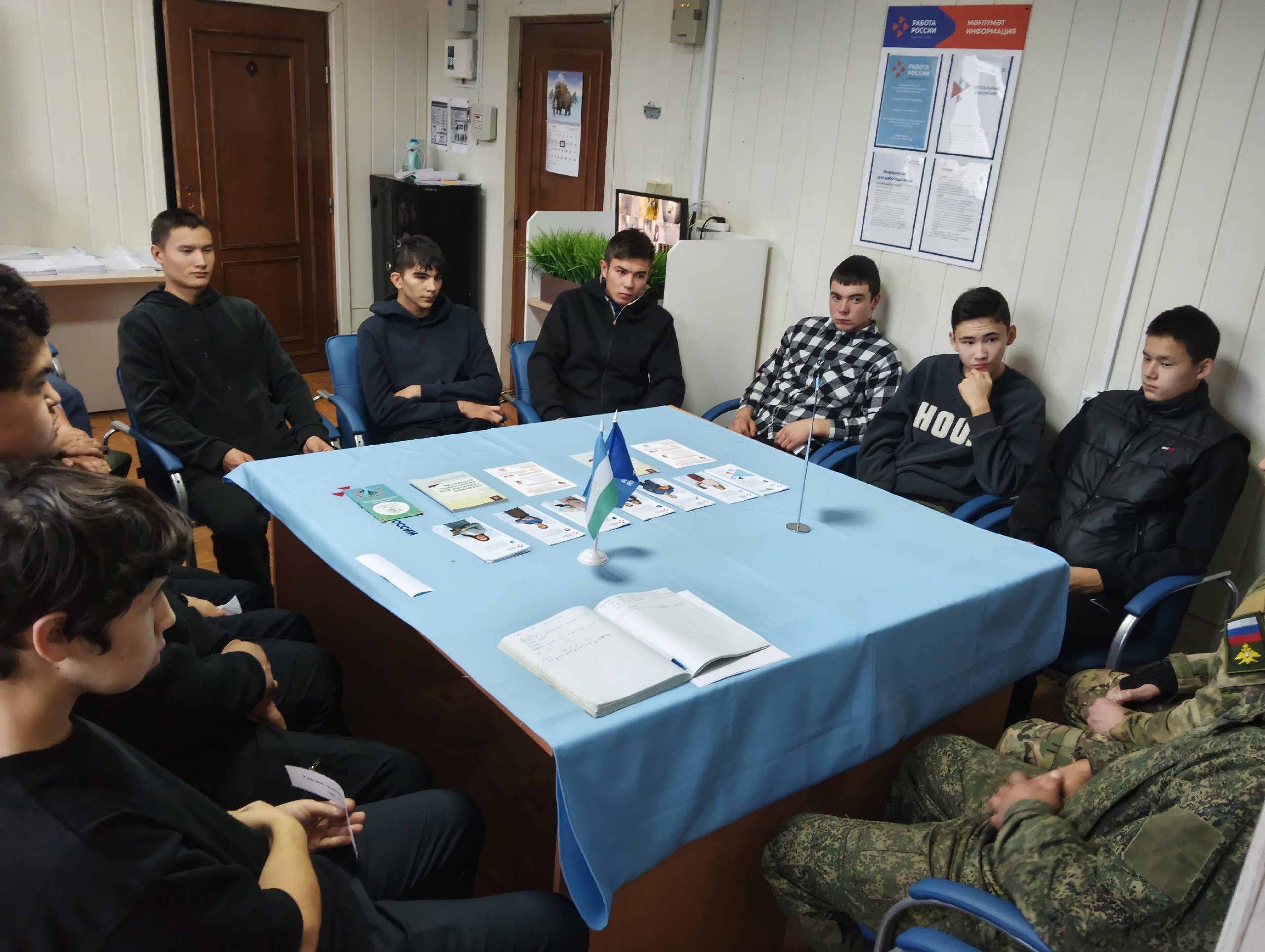 “Каспер” һәм “Лесник” йәштәр менән осрашты