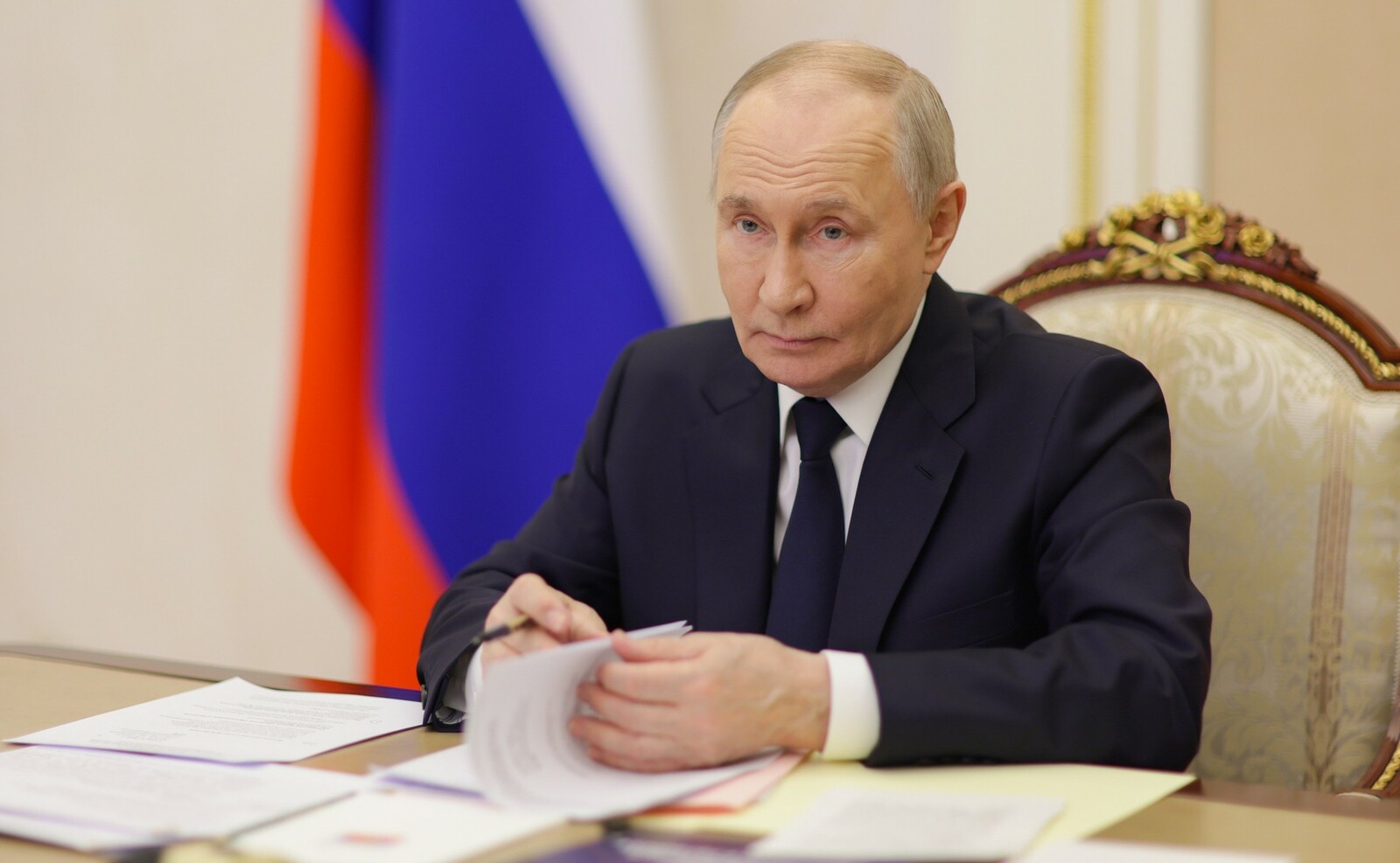 Вдадимир Путин Хөкүмәт ағзалары менән кәңәшмә үткәрҙе