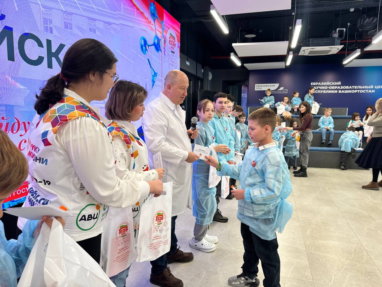 Уфимским школьникам показали лаборатории Межвузовского студенческого кампуса