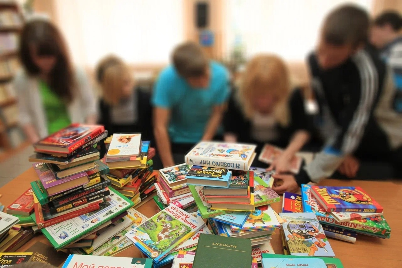 Родители смогут запастись школьными учебниками и детскими книгами с большим дисконтом.
