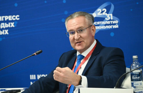 Ректор УУНиТ Вадим Захаров выступил на III Конгрессе молодых ученых