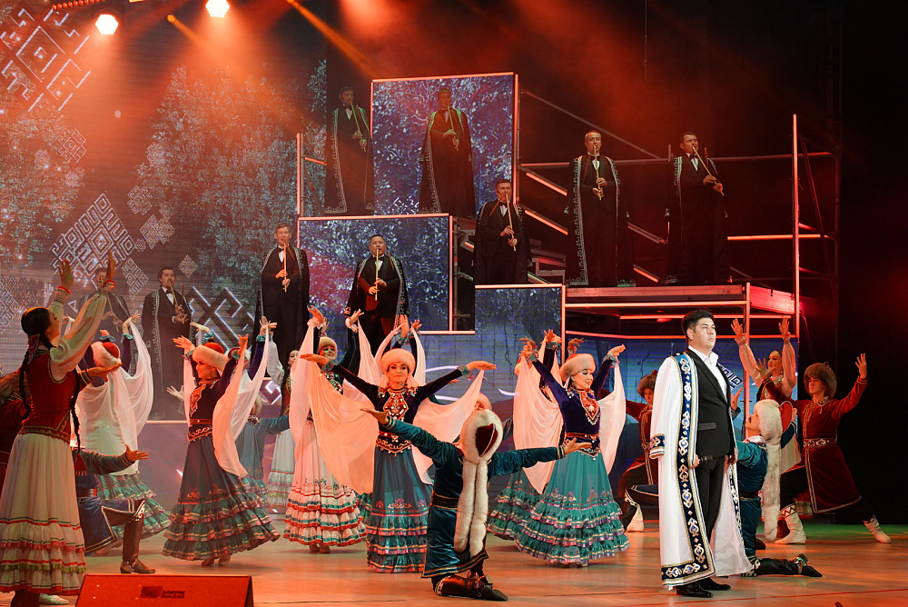 Радий Хабиров поздравил жителей Башкортостана с Днём Республики