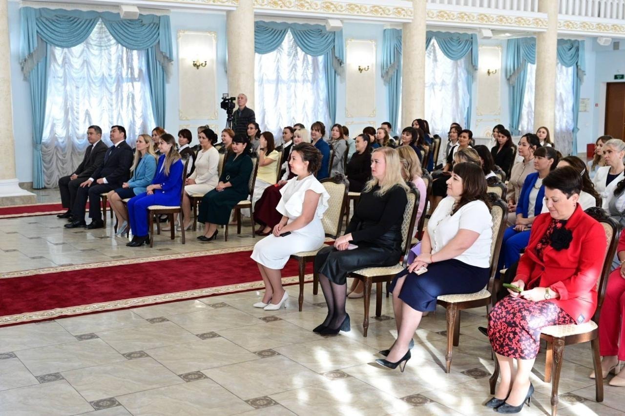 Балаларға күңел йылыһын өләшеүселәр