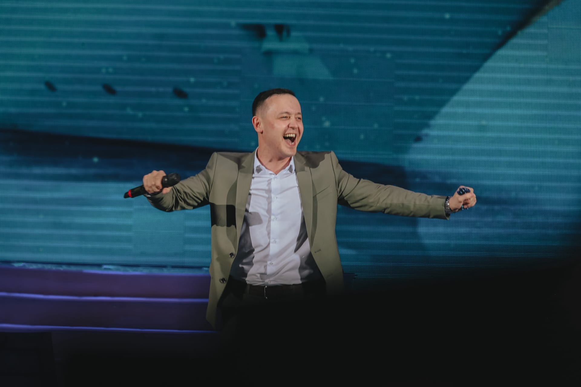 «Эләгә-йығыла, абына-һөрлөгә үҙемә-үҙем юл һалдым инде...»