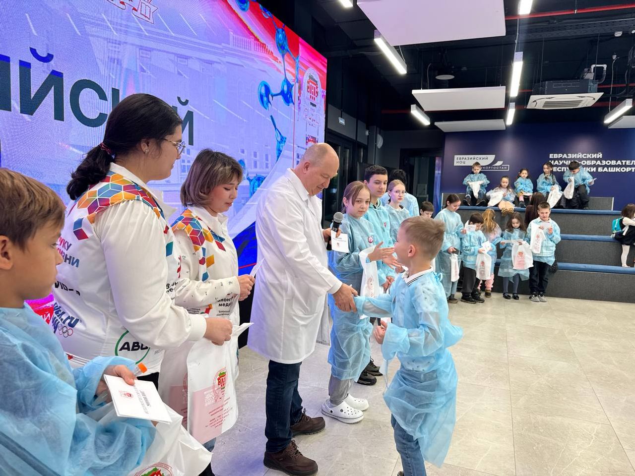 Уфимским школьникам показали лаборатории Межвузовского студенческого кампуса