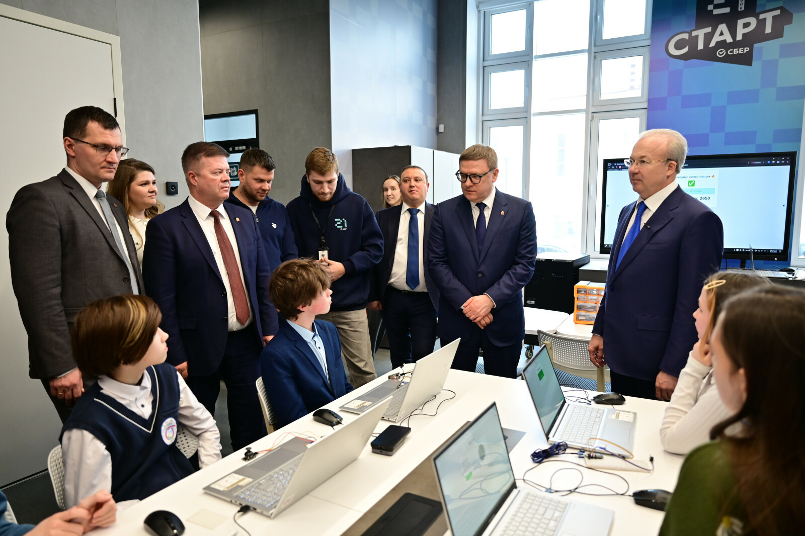 Андрей Назаров и Алексей Текслер посетили площадку Геномного центра в Уфе