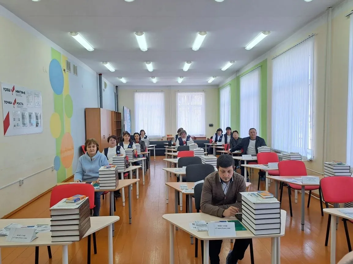 “Атайсал” проекты сиктәрендә мәктәптәргә китаптар тапшырылды