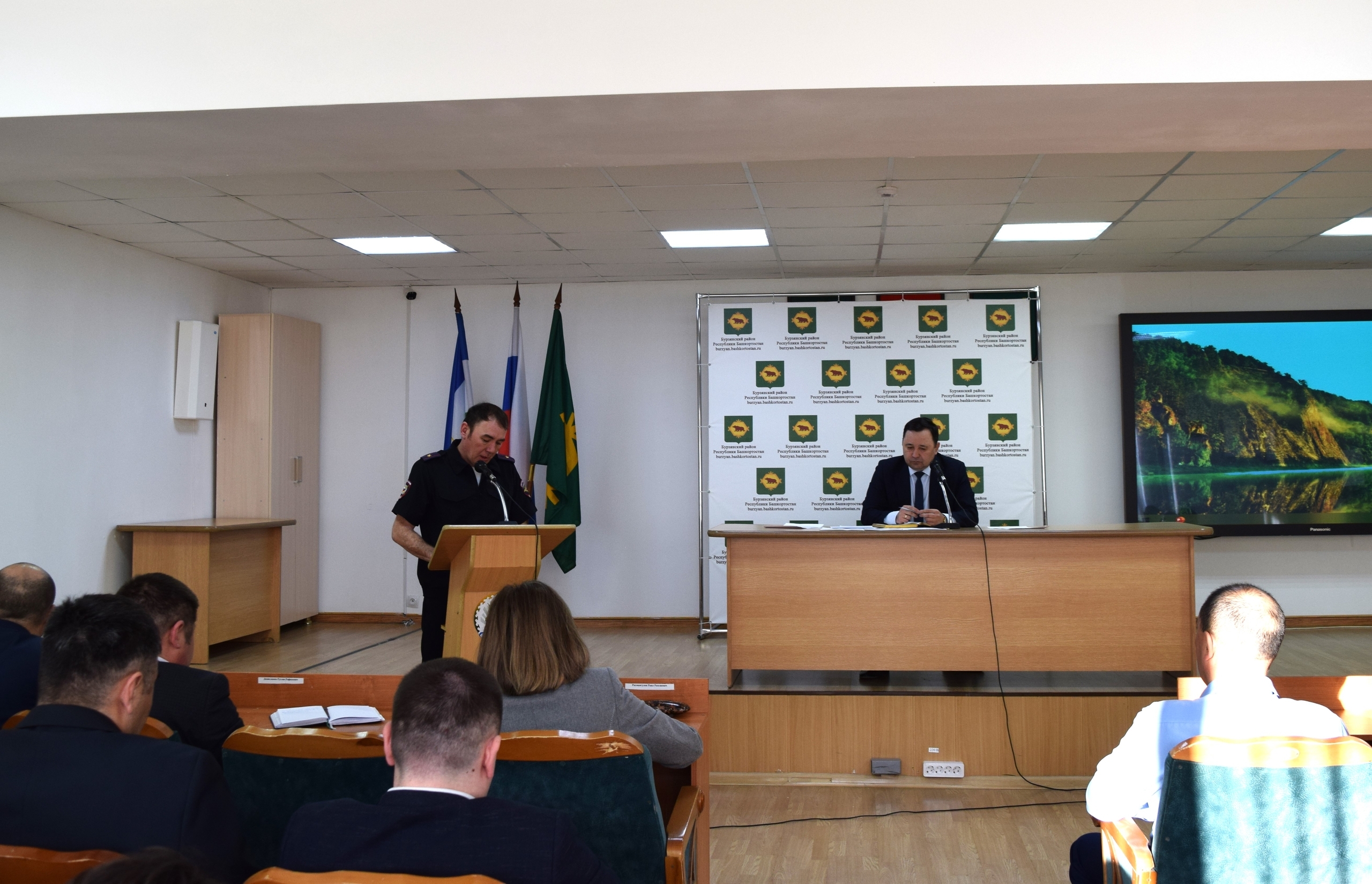 Көн ҡаҙағында – янғын, эттәр мәсьәләләре, Иҫке Монасип биләмәһенең көнитмеше