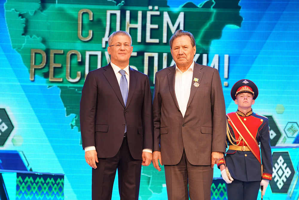 Радий Хабиров поздравил жителей Башкортостана с Днём Республики