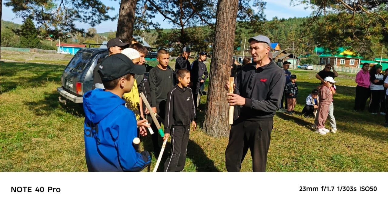 Мәктәп ата-әсәләр менән бергә...уйнай