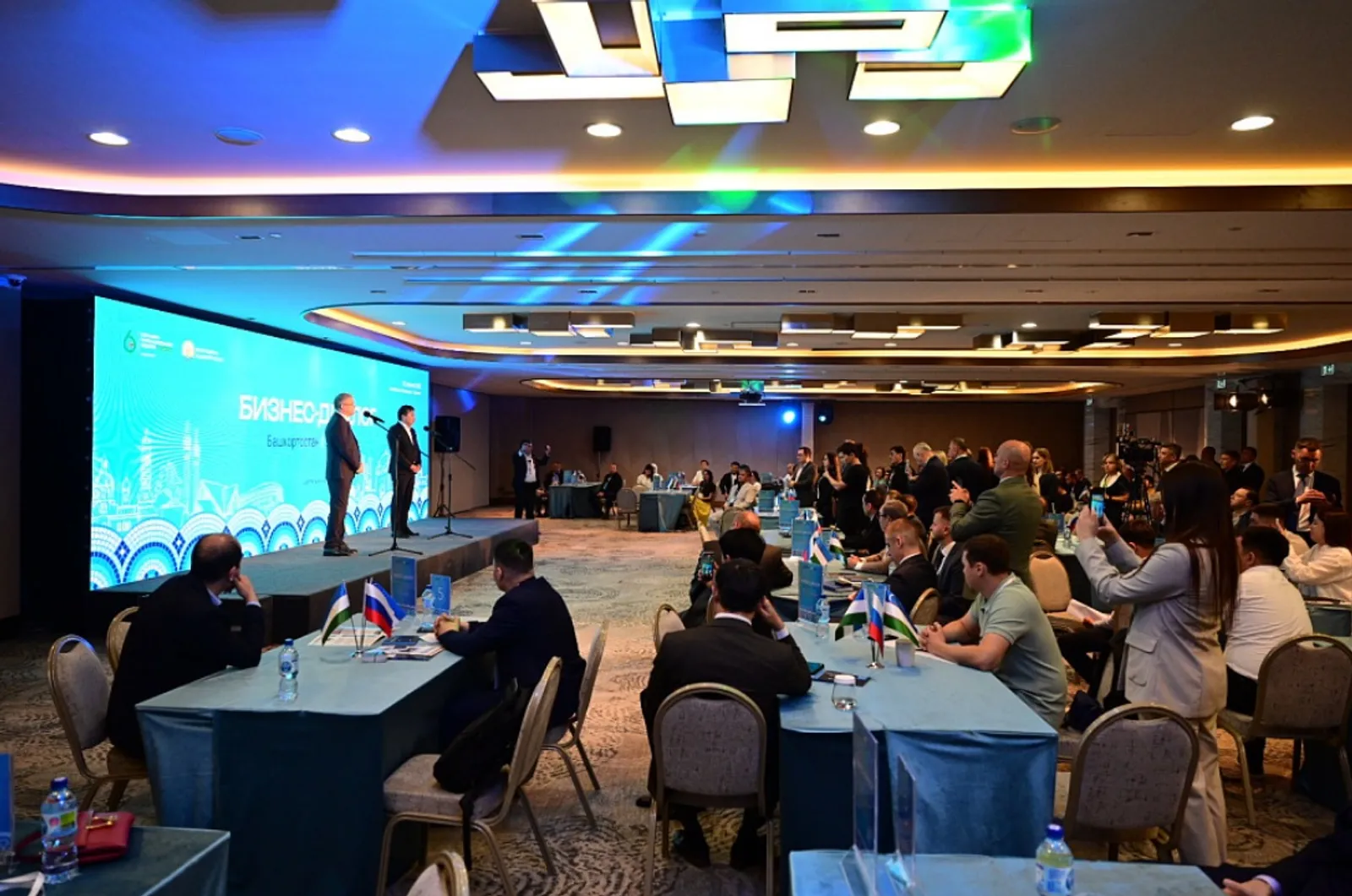 Радий Хәбиров «ИННОПРОМ. Үҙәк Азия» форумы сиктәрендә эшлекле һөйләшеүҙәргә стар