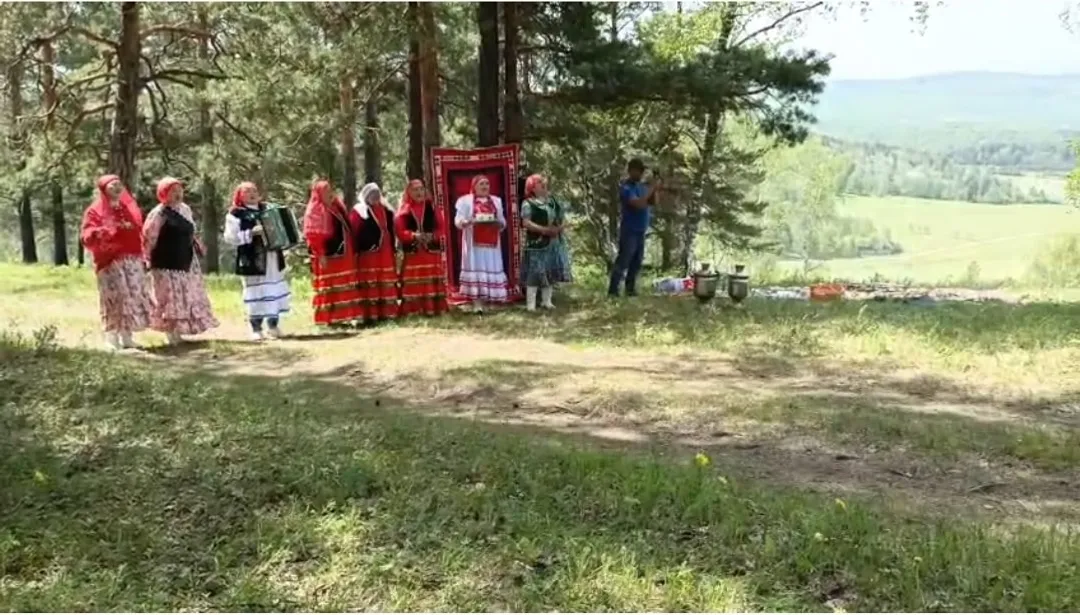 Инсебикәгә таҡтаташ ҡуйылды