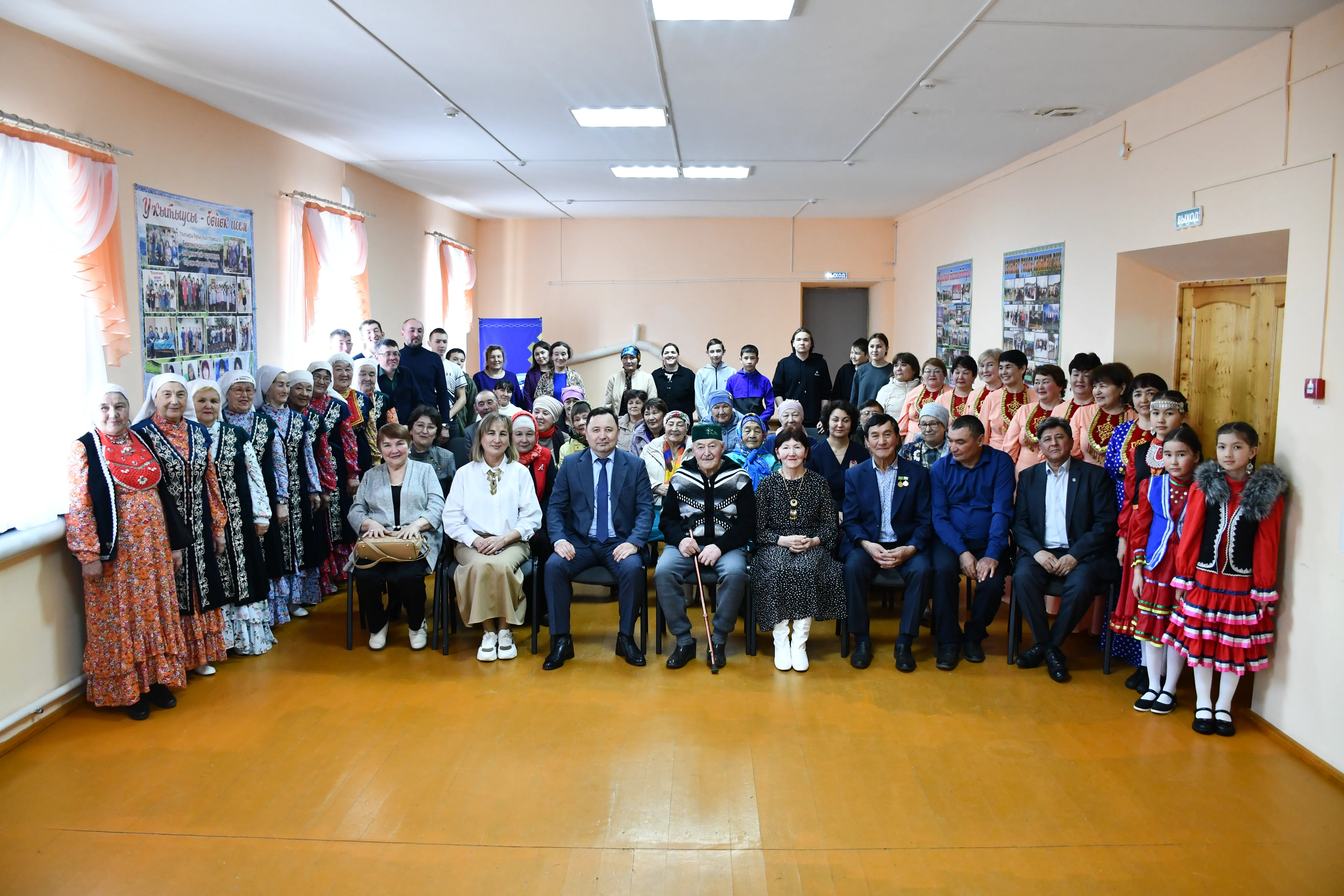 Күңелендә шиғыр, моң ғына...