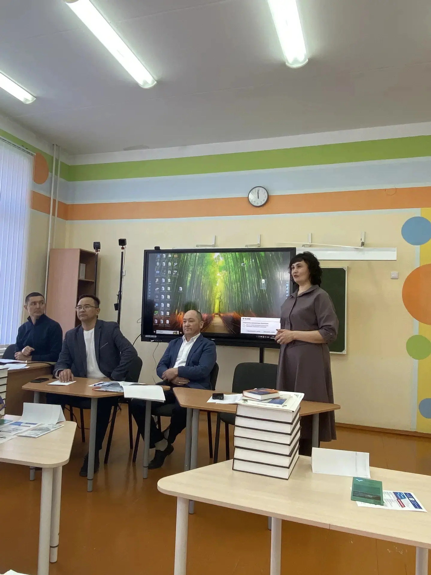 “Атайсал” проекты сиктәрендә мәктәптәргә китаптар тапшырылды